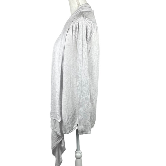 Lululemon Universal Wrap in Heathered White - Picture 6 of 10